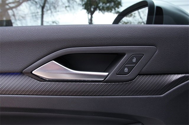 Used 2024 Volkswagen Golf R image 15