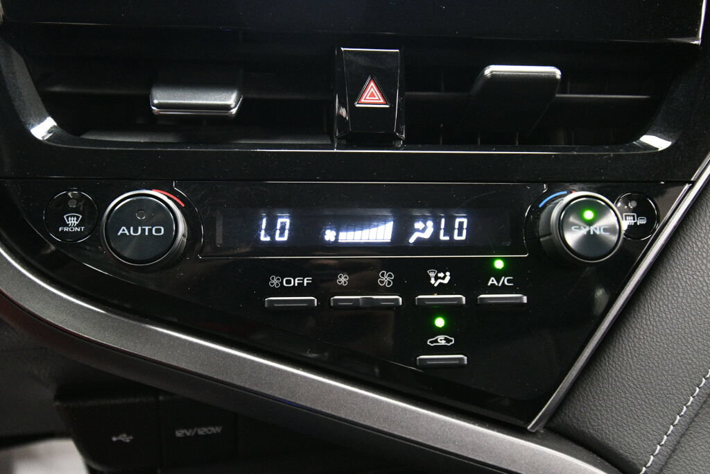 Used 2023 Toyota Camry SE FWD image 15