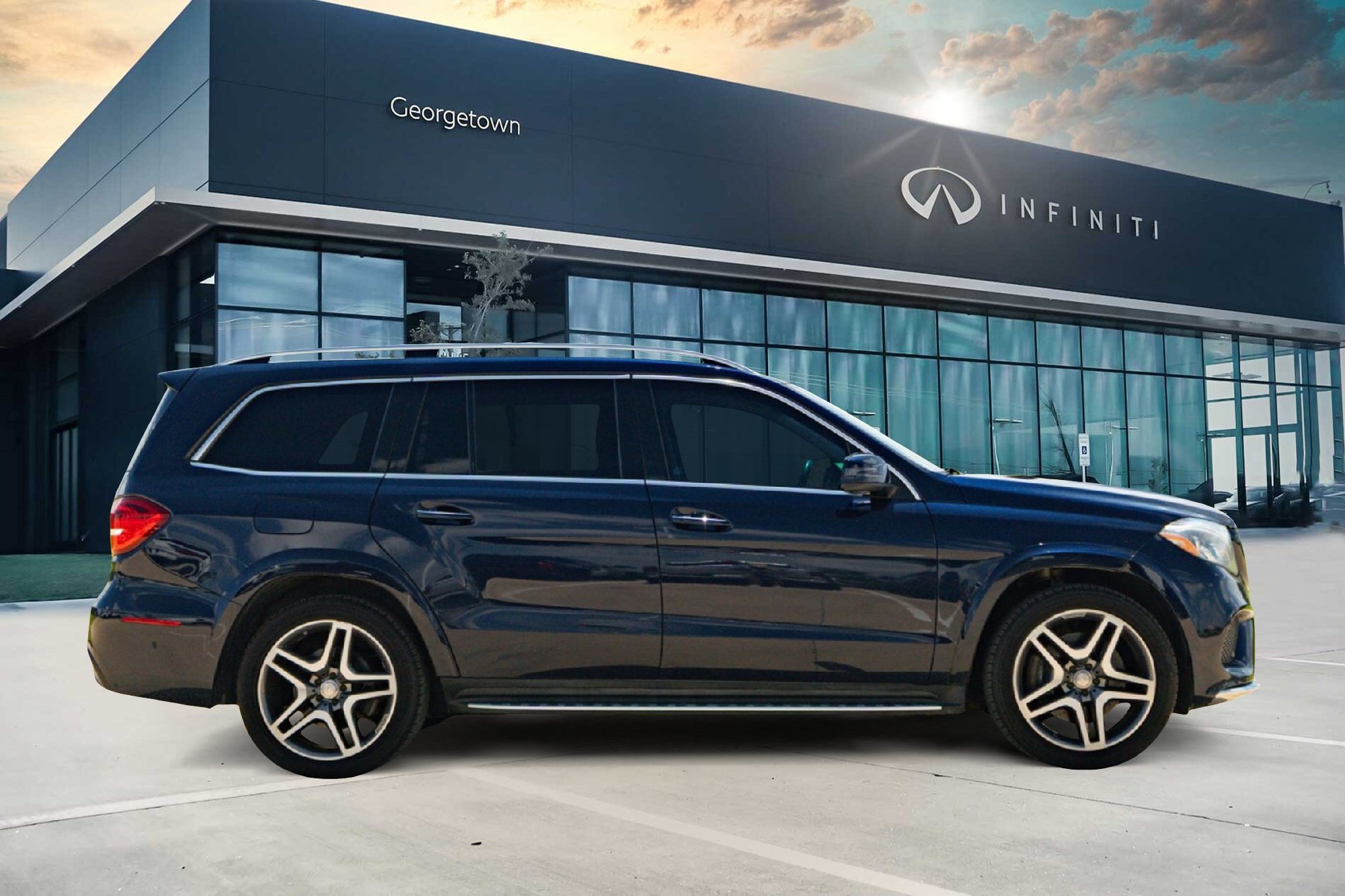 Used 2017 Mercedes-Benz GLS 550 4MATIC image 4