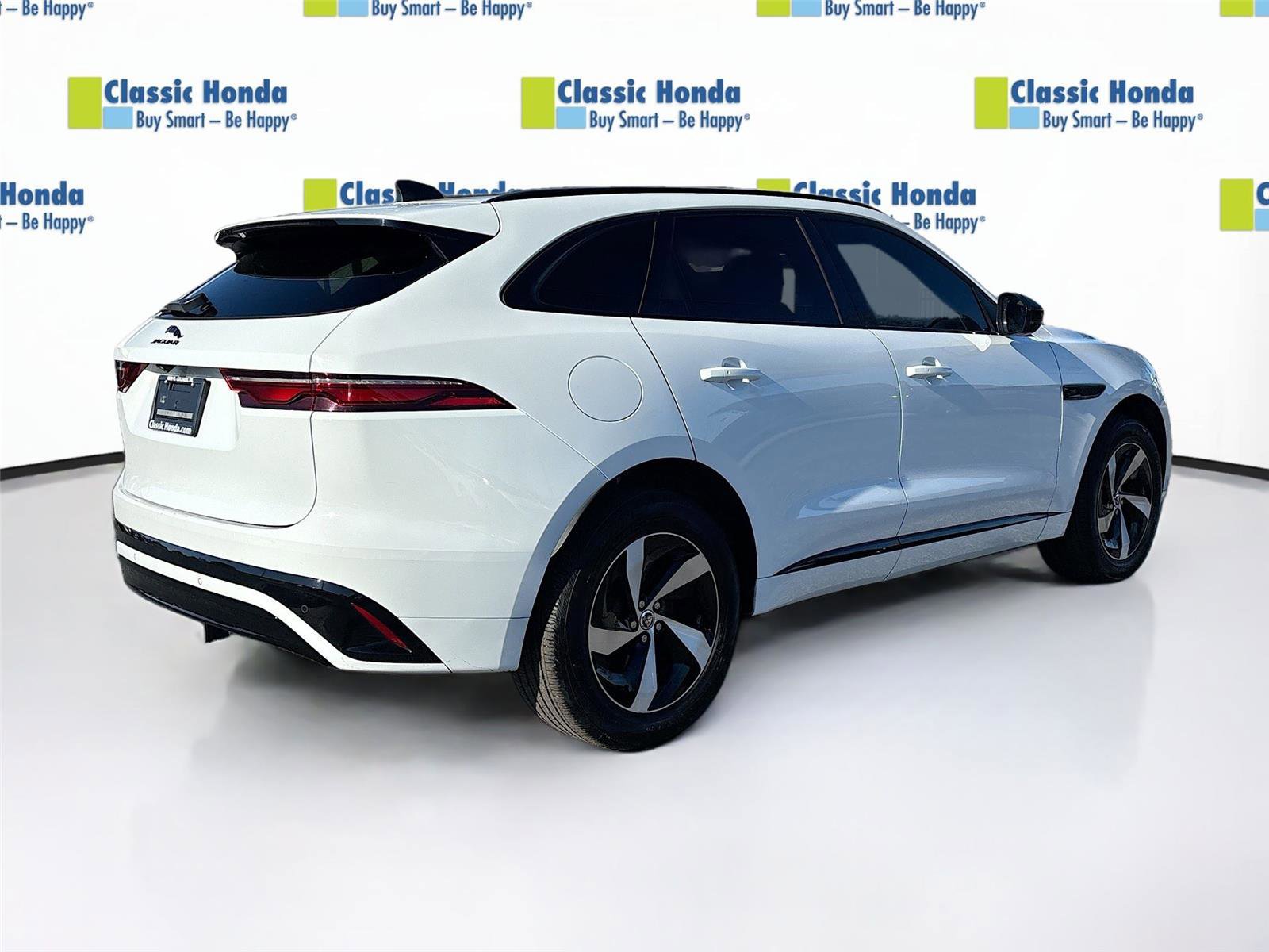 Used 2024 Jaguar F-PACE R-Dynamic S image 8