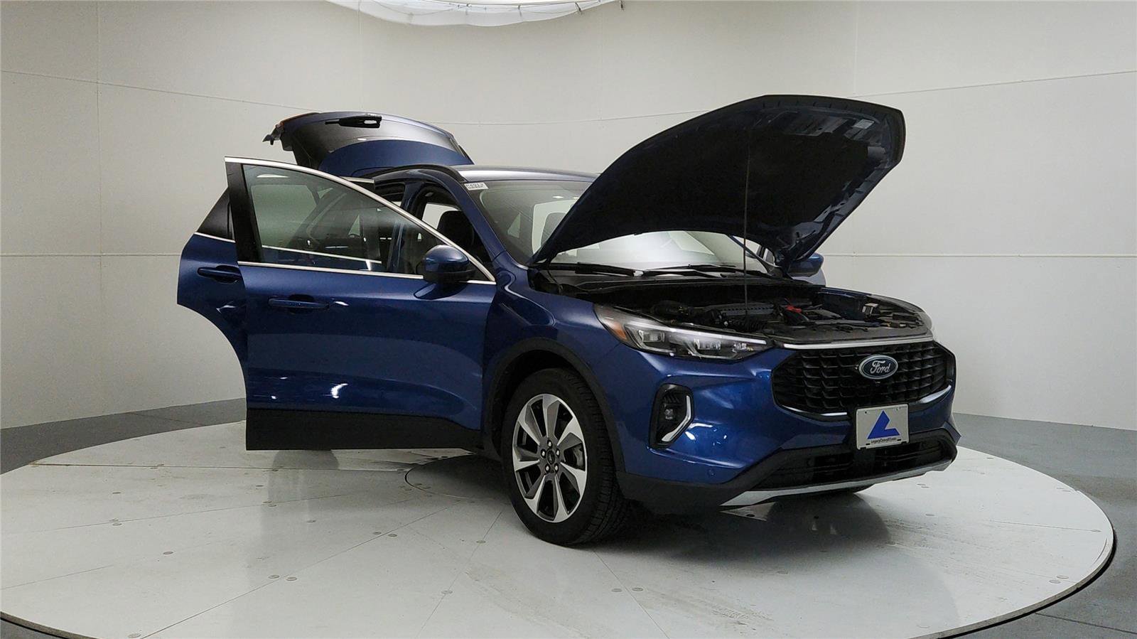 Used 2023 Ford Escape Platinum w/ Premium Technology Package image 9