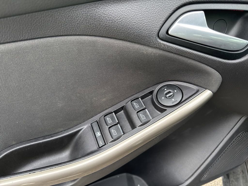 Used 2012 Ford Focus SEL image 8