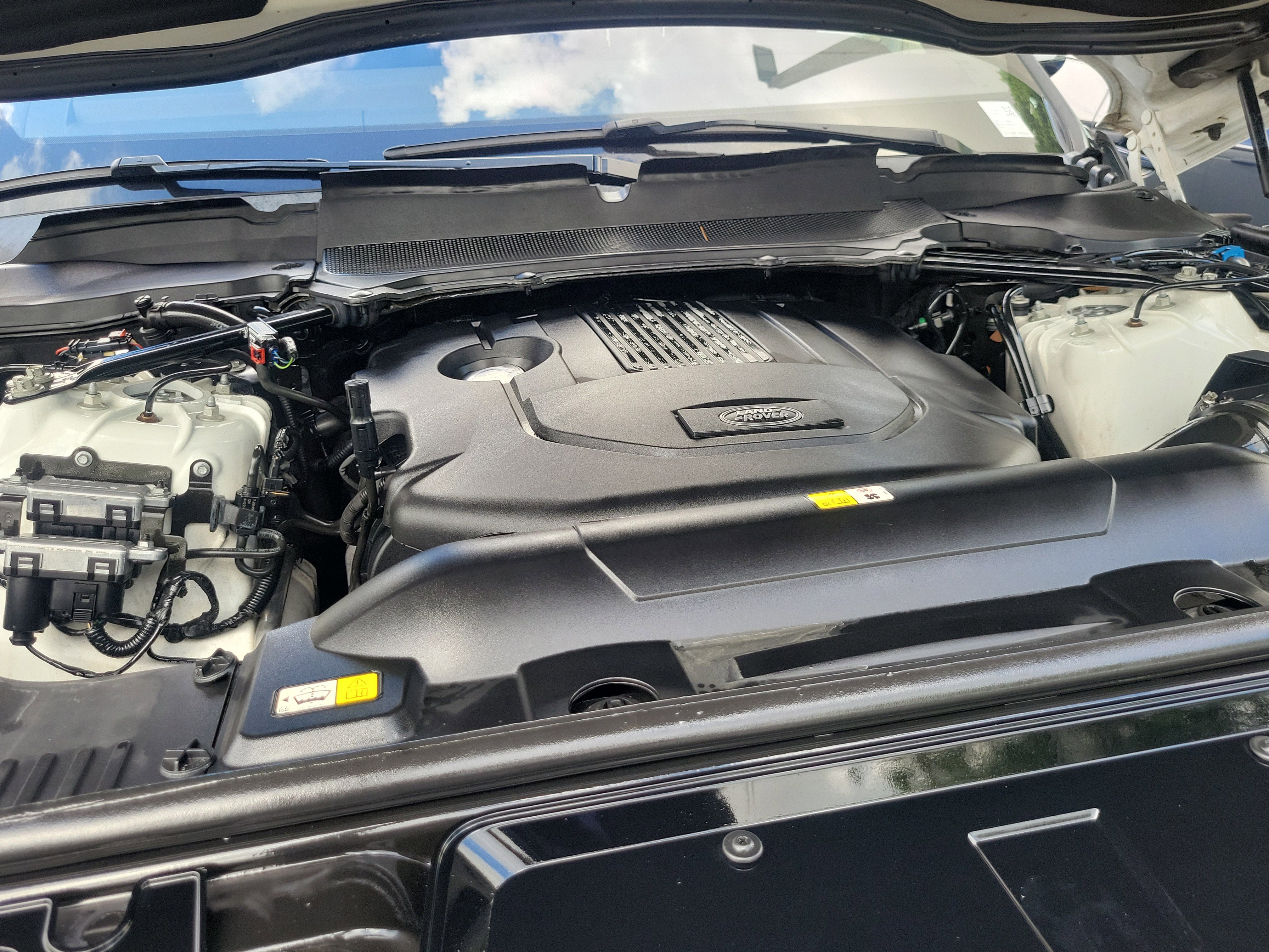 Used 2018 Land Rover Range Rover Sport SE AWD/4WD image 27