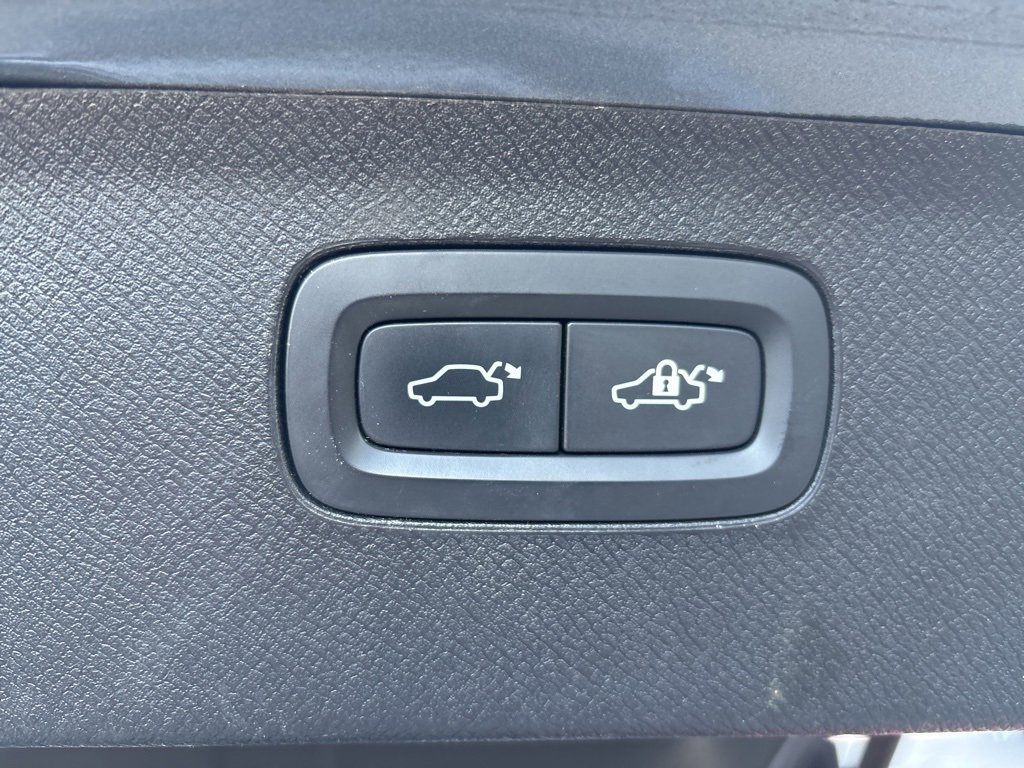 Used 2020 Volvo XC90 T6 Momentum w/ Protection Package Premier image 52