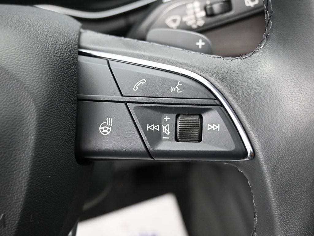 Used 2023 Audi Q5 e Premium w/ Convenience Package image 18