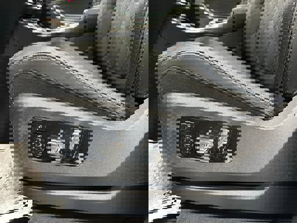 Used 2026 BMW X5 xDrive50e image 12