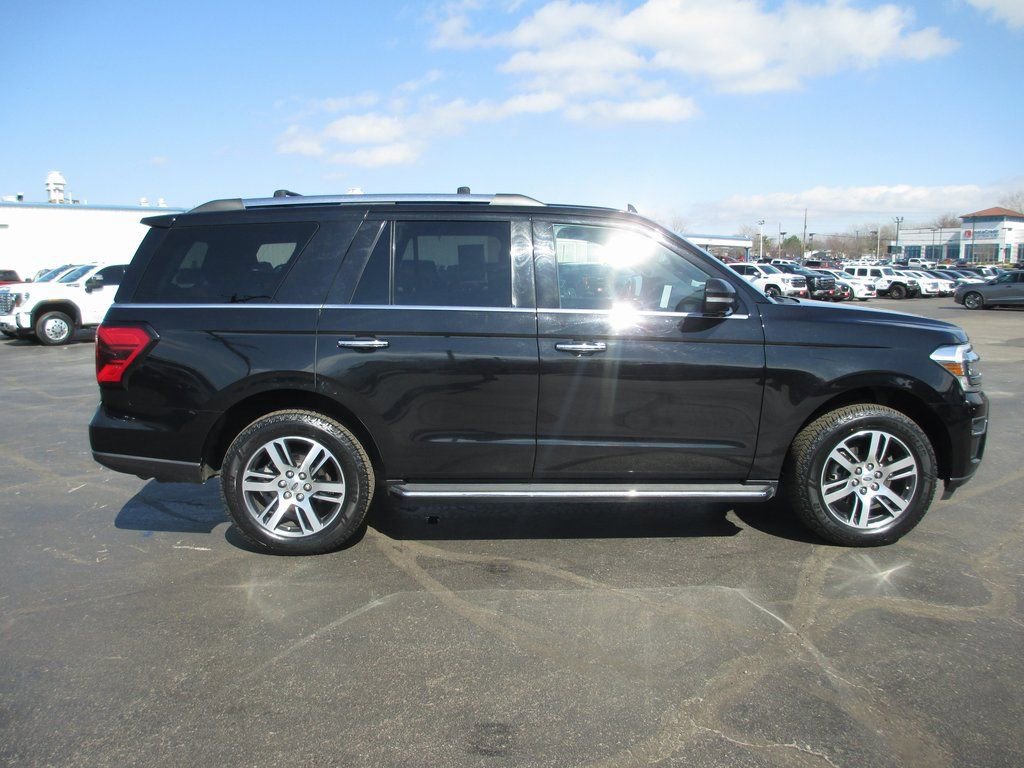 Used 2022 Ford Expedition Limited image 4