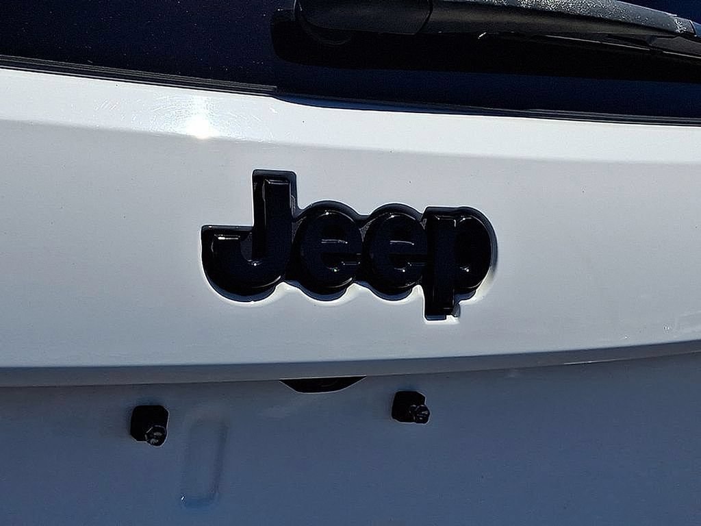 Used 2019 Jeep Grand Cherokee Altitude AWD/4WD image 34