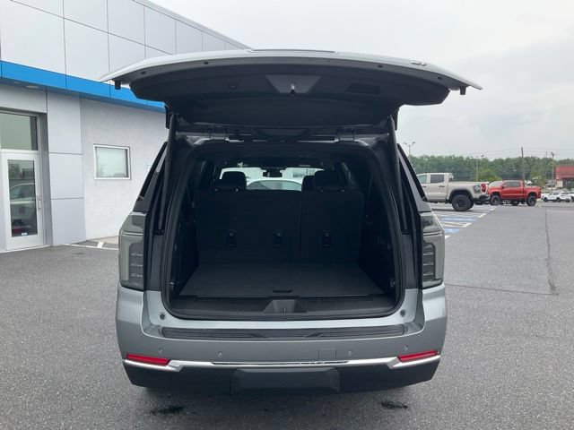 Used 2026 Chevrolet Suburban LT w/ Comfort Package AWD/4WD image 19