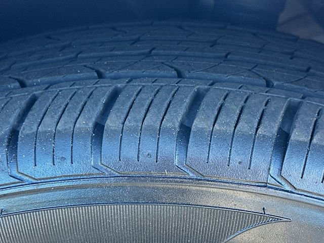 Used 2025 Chrysler Pacifica Limited image 33