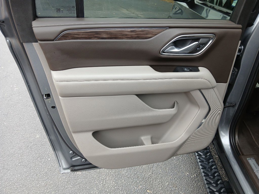 Used 2022 Chevrolet Suburban Z71 w/ Luxury Package image 25