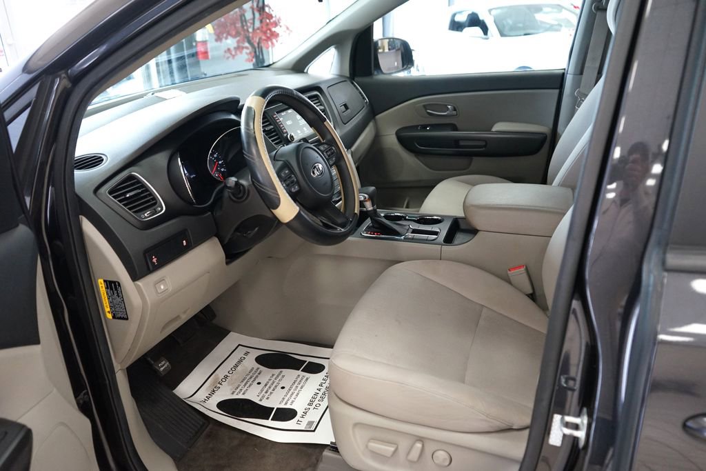 Used 2021 Kia Sedona LX image 25