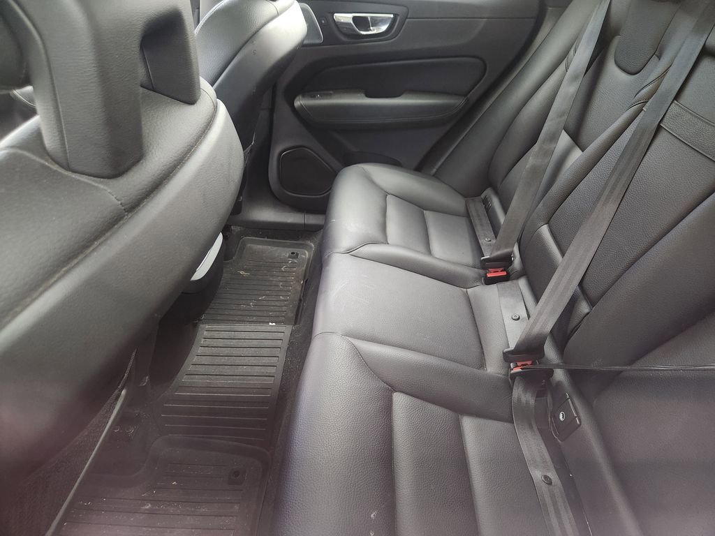 Used 2018 Volvo XC60 T6 Inscription w/ Convenience Package image 11