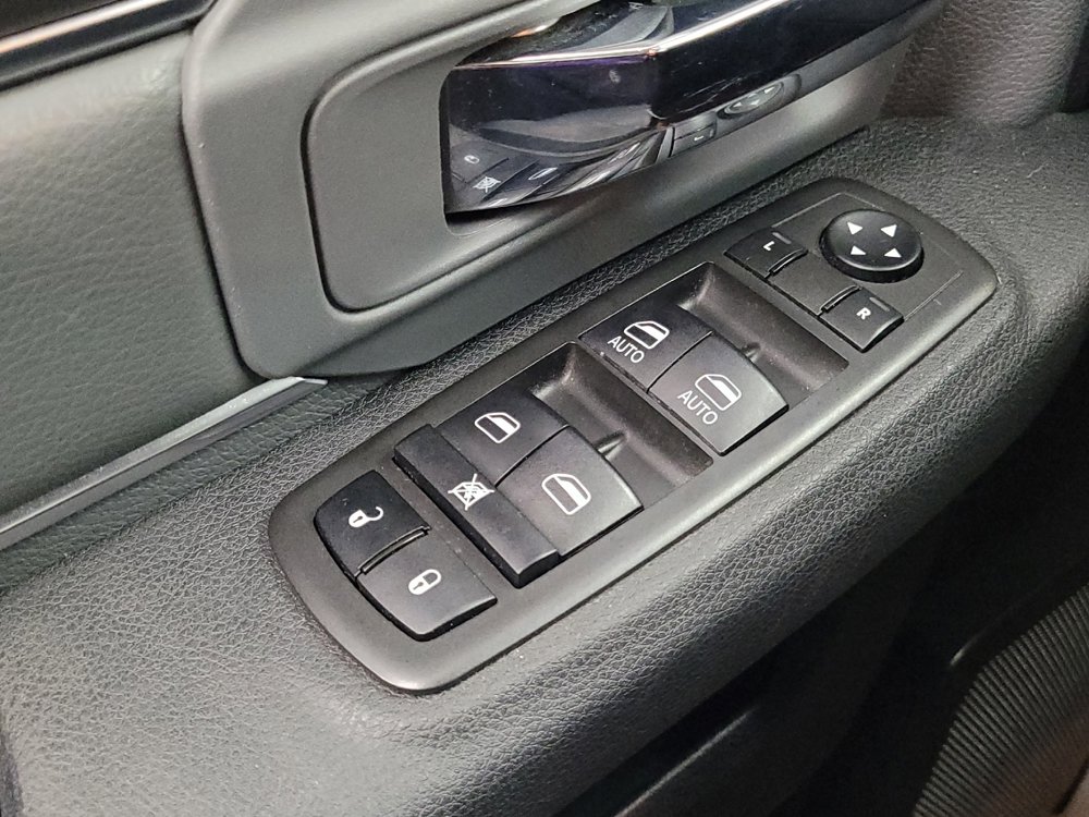 Used 2021 RAM 1500 Classic SLT RWD image 27