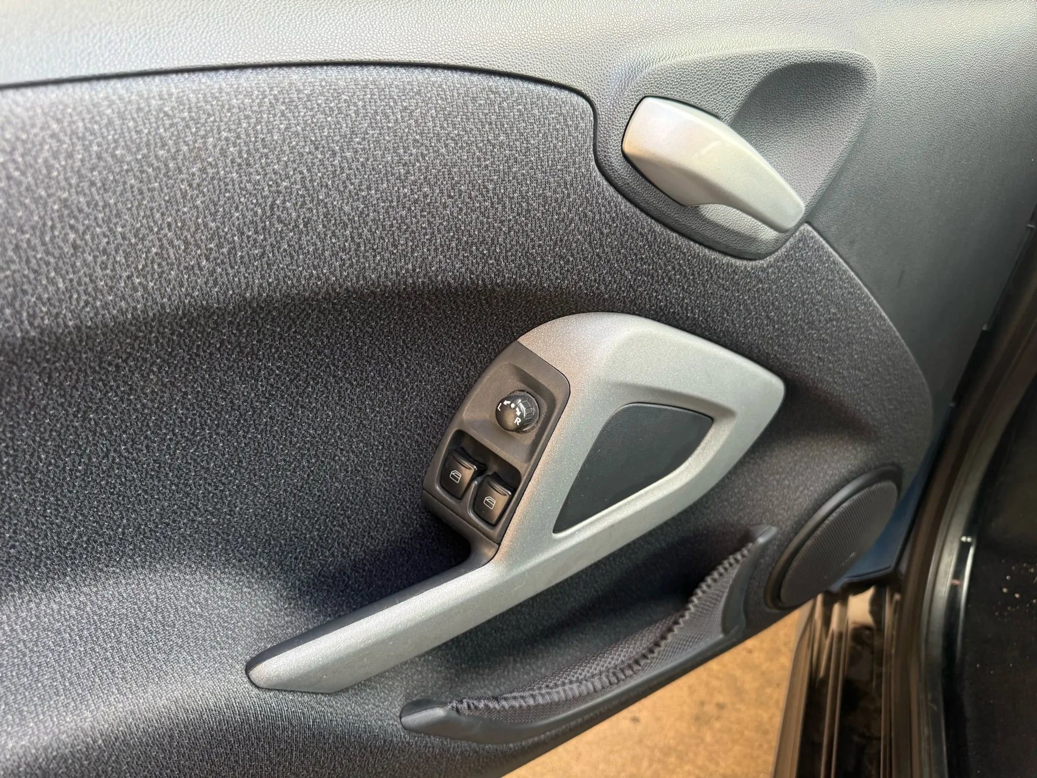 Used 2009 smart fortwo passion image 8