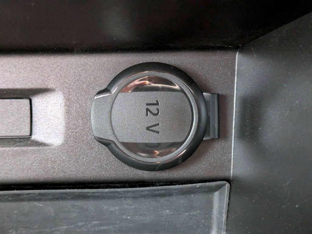 Certified 2023 Volkswagen Tiguan SEL R-Line image 35