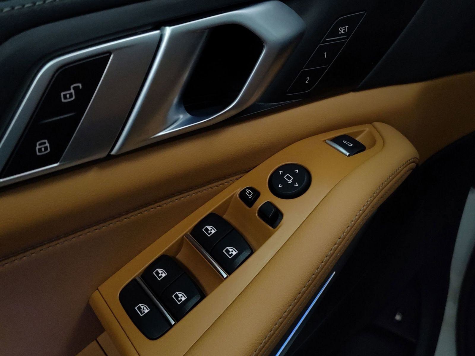 Used 2025 BMW X5 xDrive50e w/ Parking Assistance Package image 12