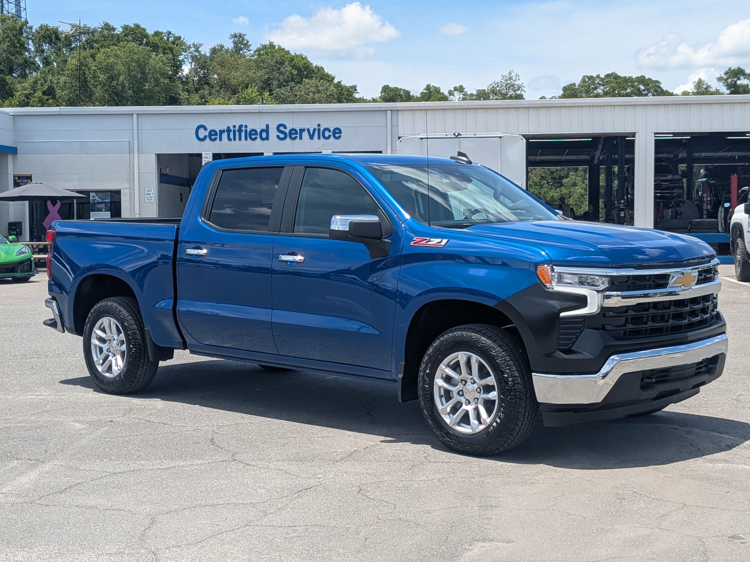 New 2026 Chevrolet Silverado 1500 LT w/ Z71 Off-Road Package AWD/4WD image 2
