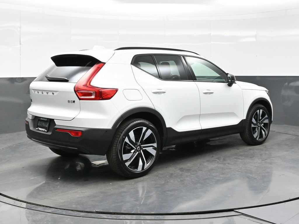 New 2026 Volvo XC40 B5 Ultra w/ Protection Package Premier AWD/4WD image 7