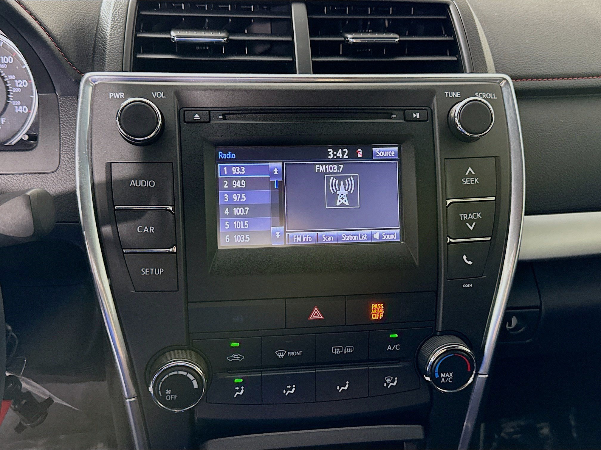 Used 2017 Toyota Camry SE FWD image 18