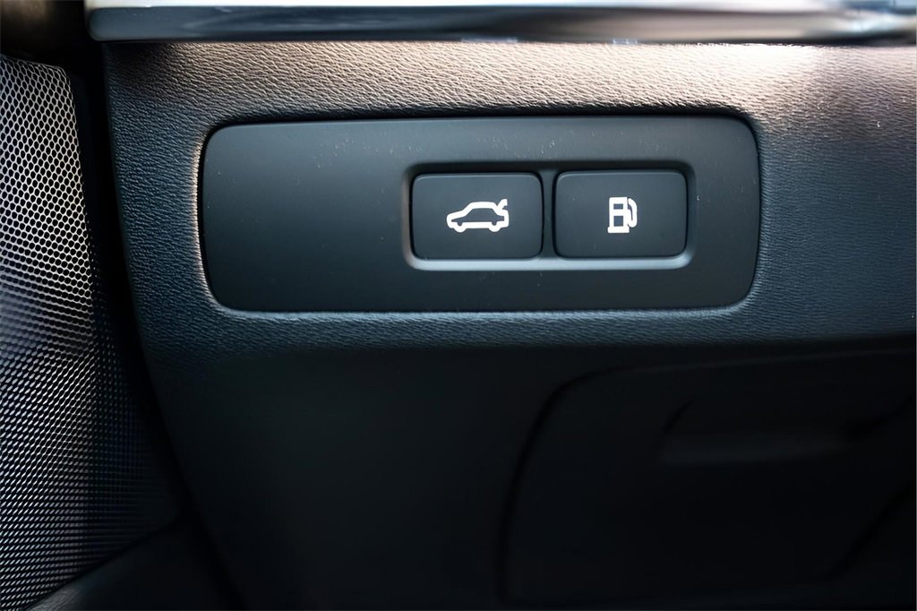 Certified 2025 Volvo XC90 T8 Plus w/ Protection Package Premier image 23