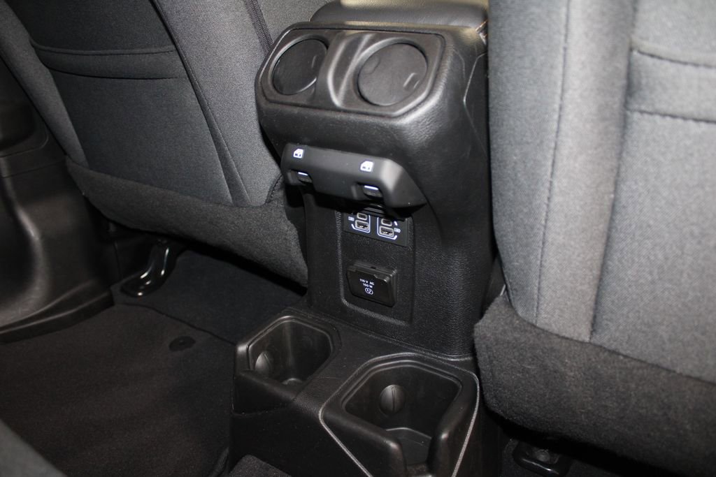 Used 2024 Jeep Wrangler Sahara image 34