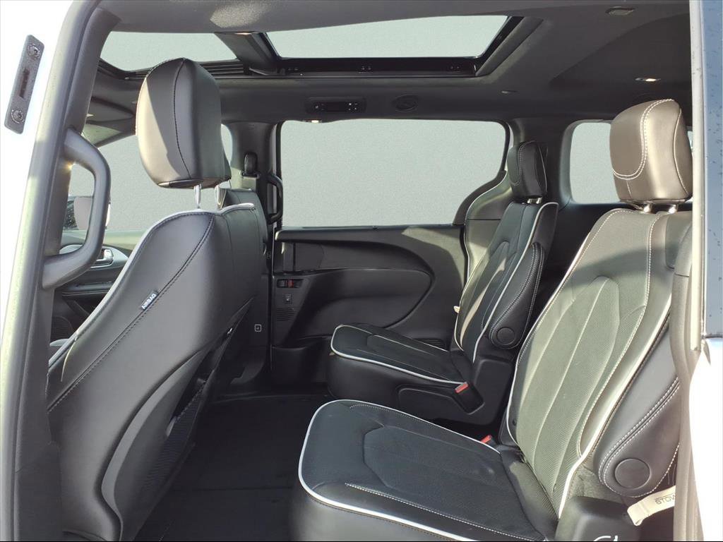 New 2026 Chrysler Pacifica Limited image 11