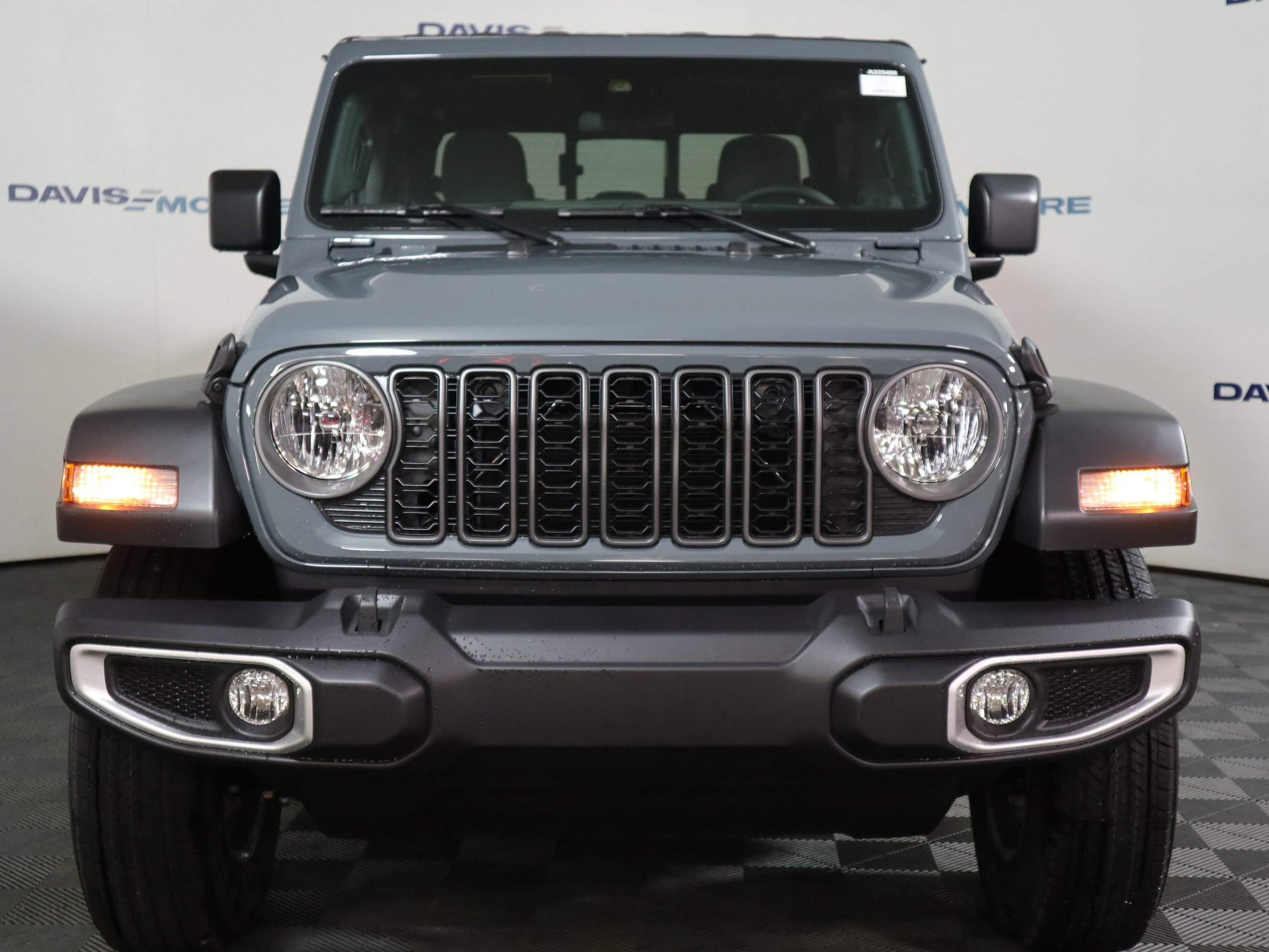 New 2025 Jeep Gladiator Sport AWD/4WD image 13