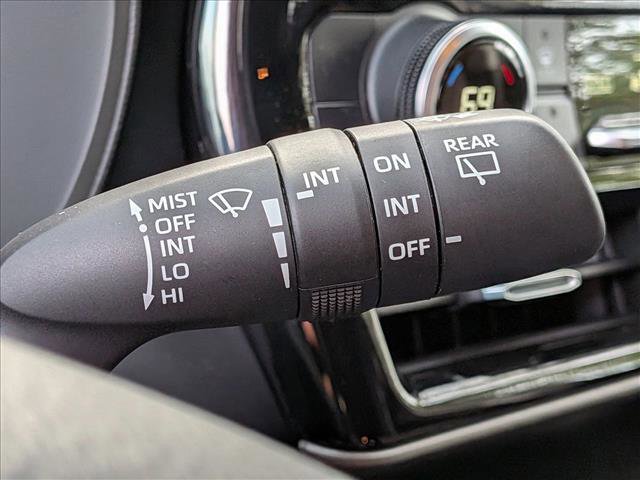 Used 2021 Toyota Highlander LE image 10