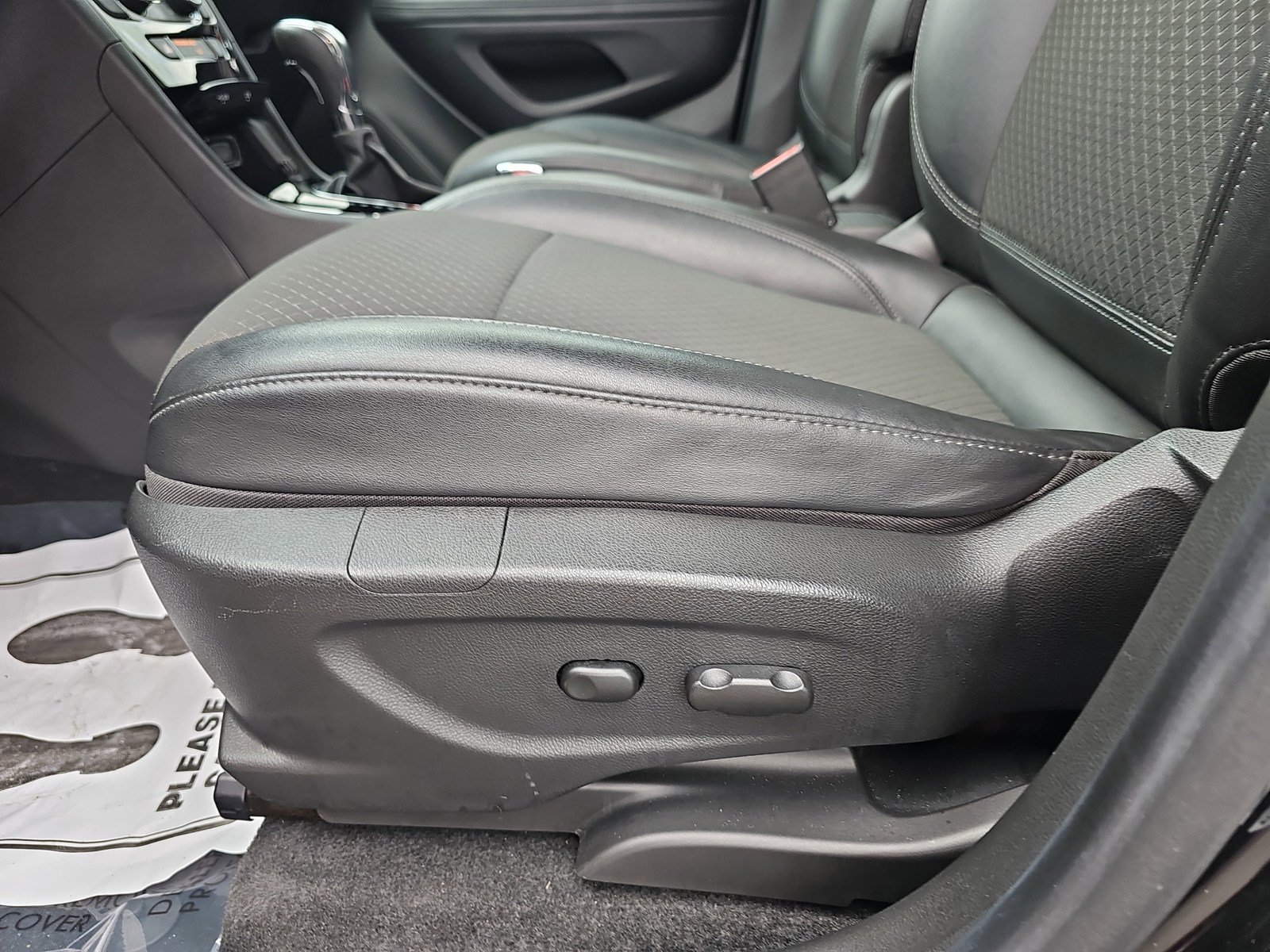 Used 2020 Buick Encore Preferred w/ Safety Package FWD image 30