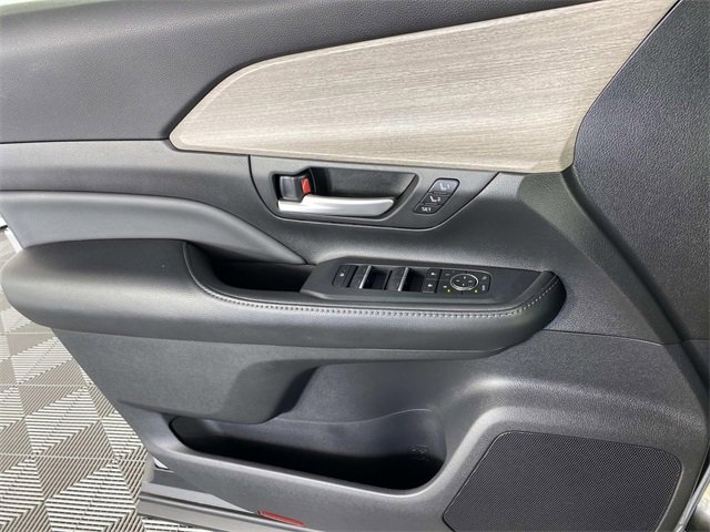 Used 2024 Toyota Grand Highlander Limited image 21