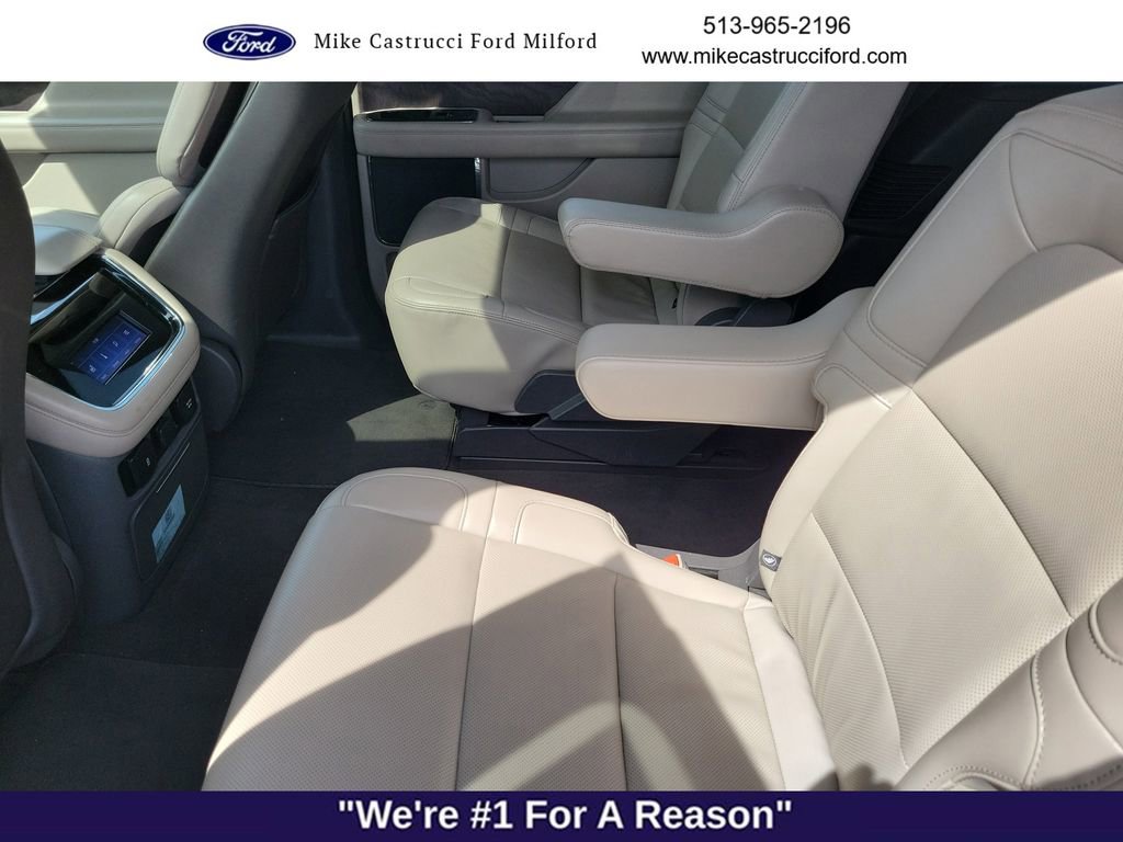 Used 2024 Lincoln Navigator Premiere AWD/4WD image 27