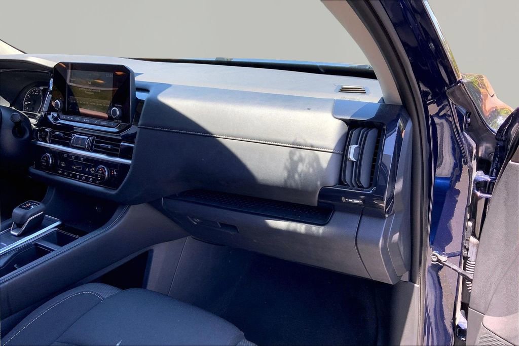Used 2025 Nissan Pathfinder SV AWD/4WD image 19