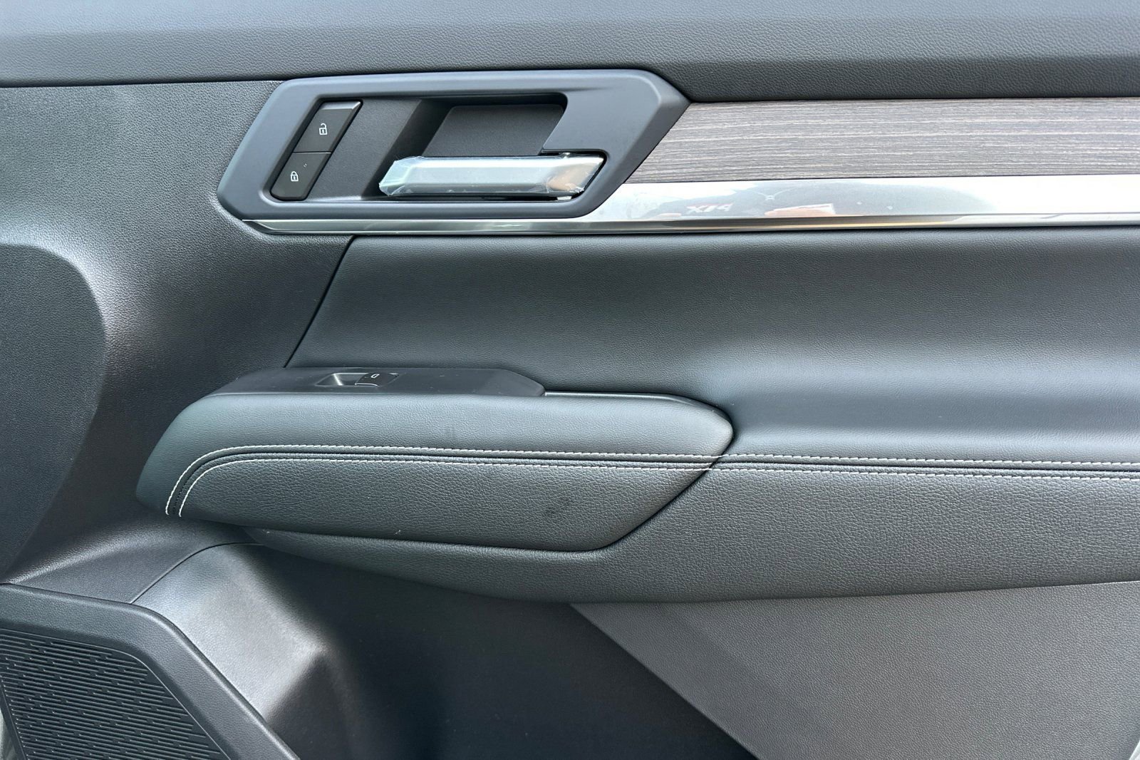 New 2026 GMC Terrain Denali w/ LPO, Floor Liner Package image 19