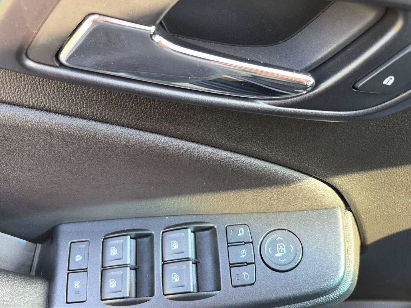 Used 2019 Chevrolet Suburban Premier AWD/4WD image 11