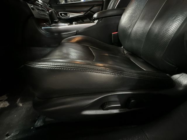 Used 2018 INFINITI Q70 Luxe w/ Cargo Package image 18