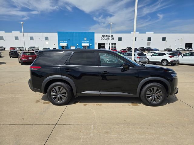 Used 2022 Nissan Pathfinder S image 16