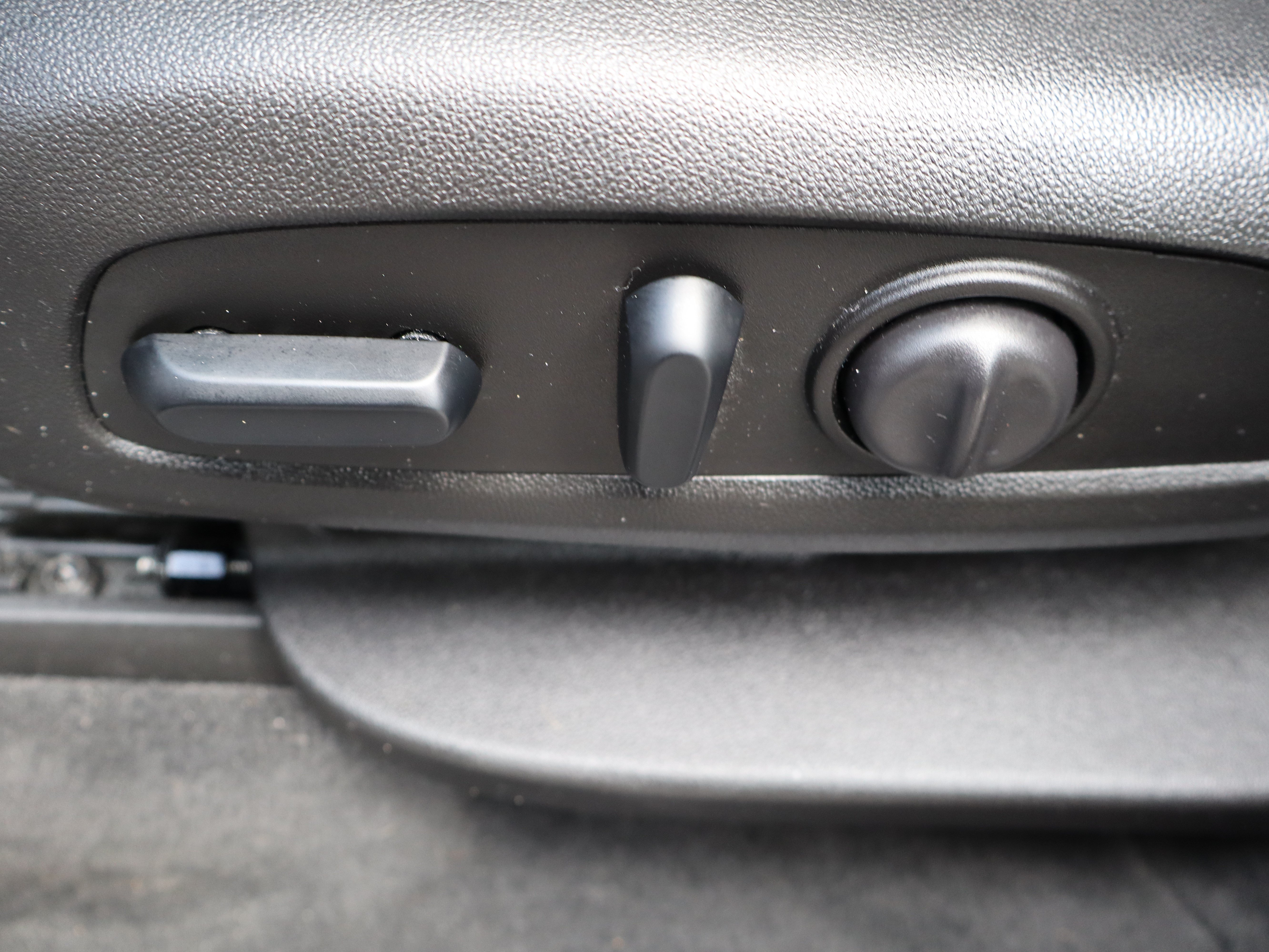 Used 2019 Buick Enclave Essence FWD image 28