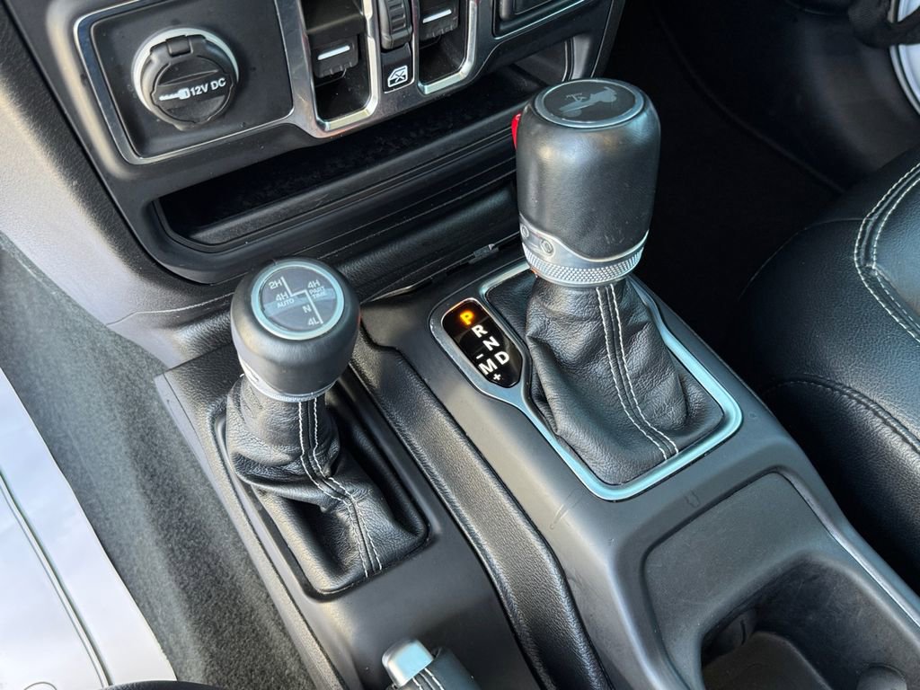 Used 2023 Jeep Wrangler Unlimited Sahara w/ Cold Weather Group AWD/4WD image 28