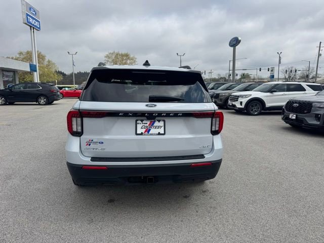Used 2026 Ford Explorer Active AWD/4WD image 4