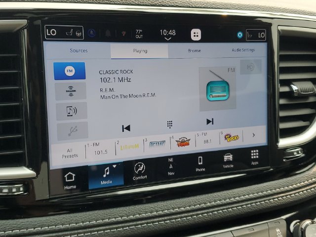 New 2027 Chrysler Pacifica Limited w/ Family Tech Group AWD/4WD image 25