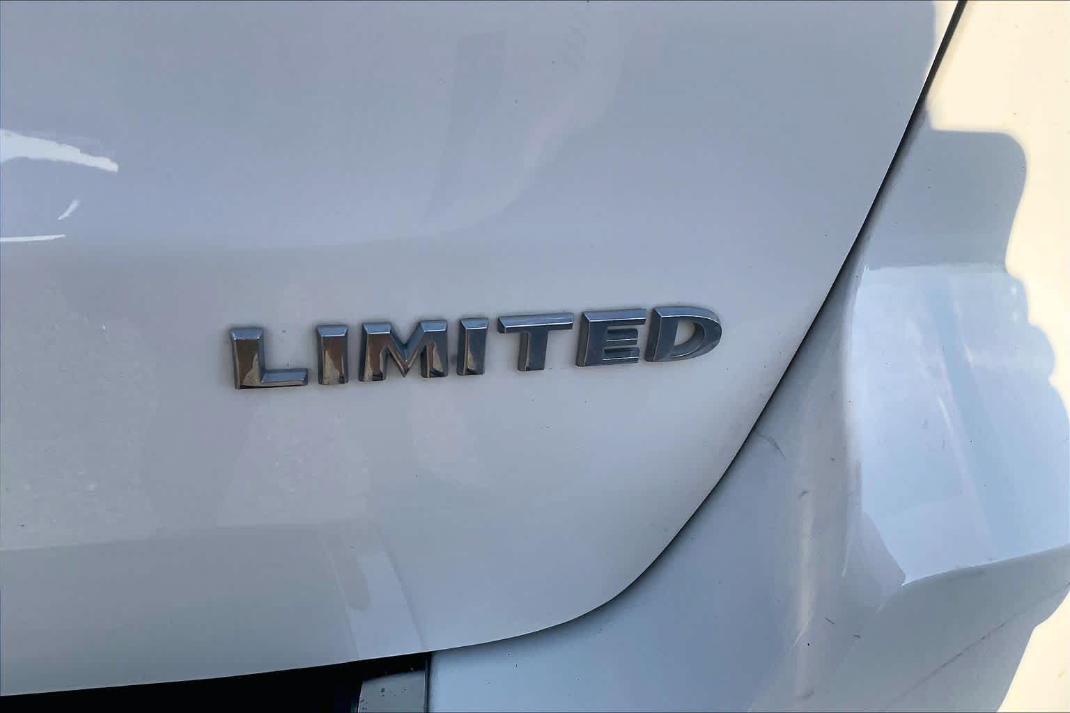 Used 2017 Jeep Grand Cherokee Limited AWD/4WD image 9