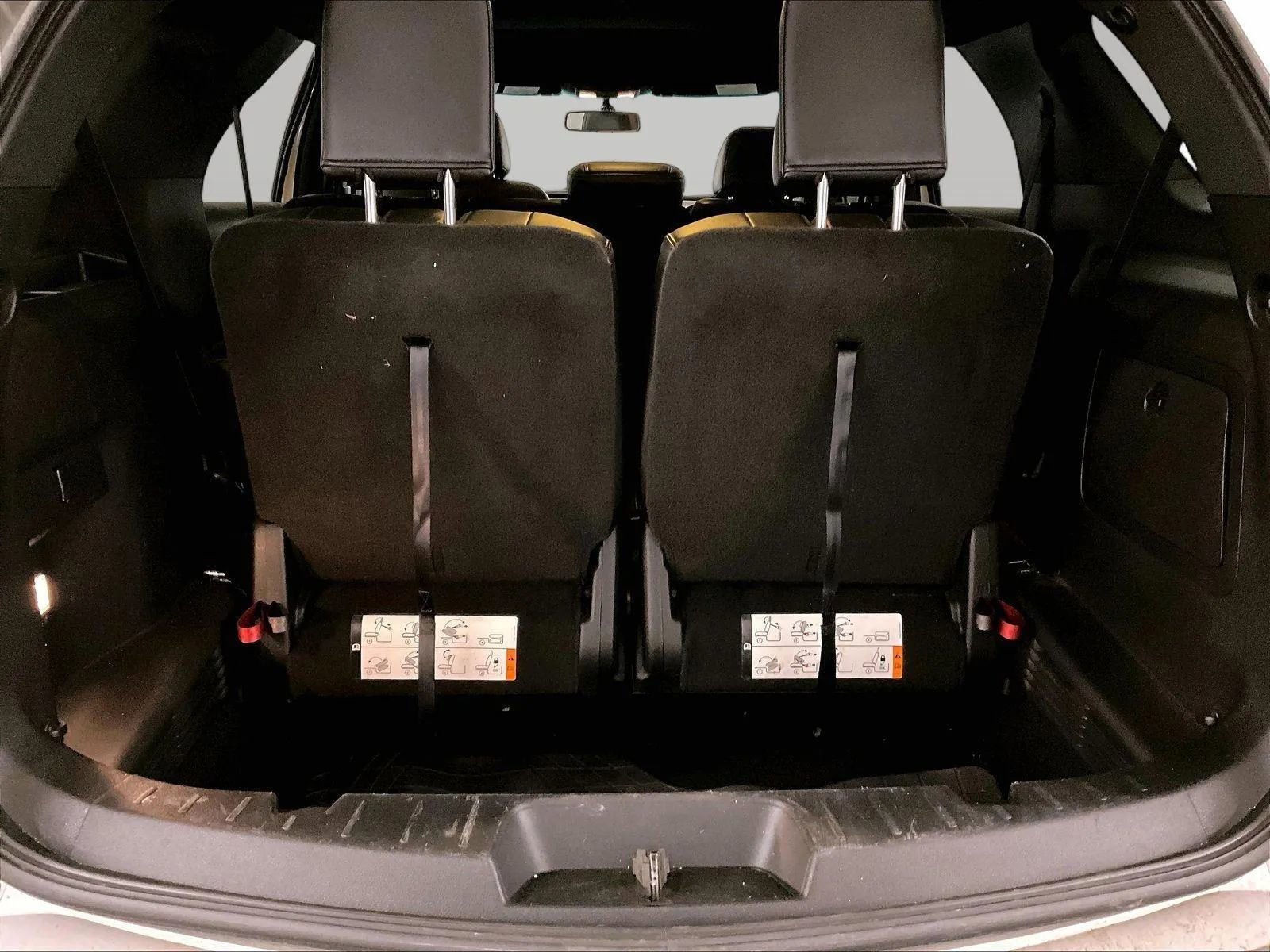 Used 2017 Ford Explorer XLT w/ Equipment Group 202A AWD/4WD image 36