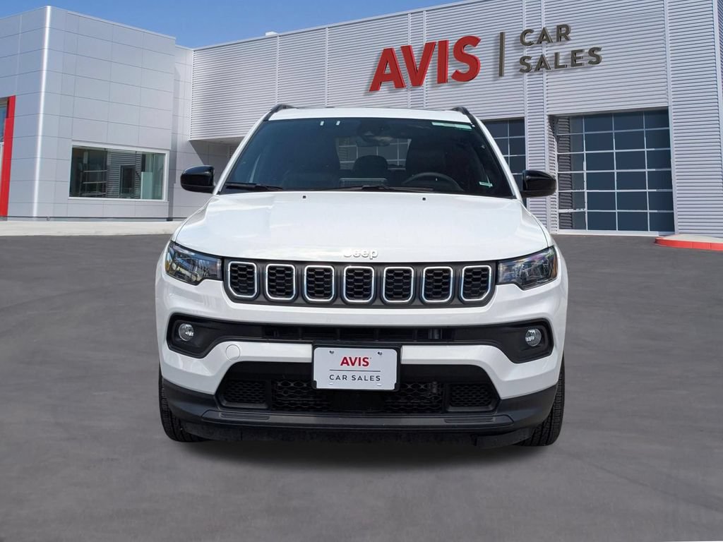 Used 2025 Jeep Compass Latitude w/ Sun & Sound Group AWD/4WD image 10
