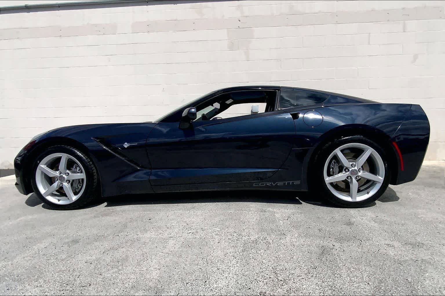 Used 2015 Chevrolet Corvette Stingray Coupe RWD image 3
