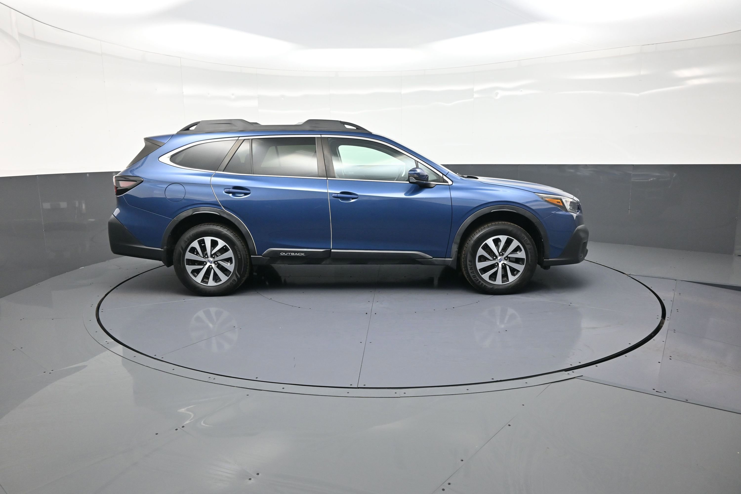 Used 2020 Subaru Outback Premium image 2