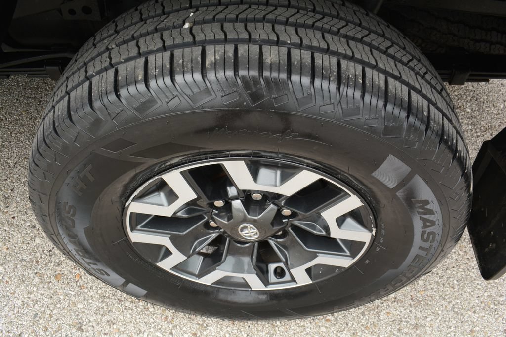 Used 2022 Toyota Tacoma TRD Off-Road AWD/4WD image 22