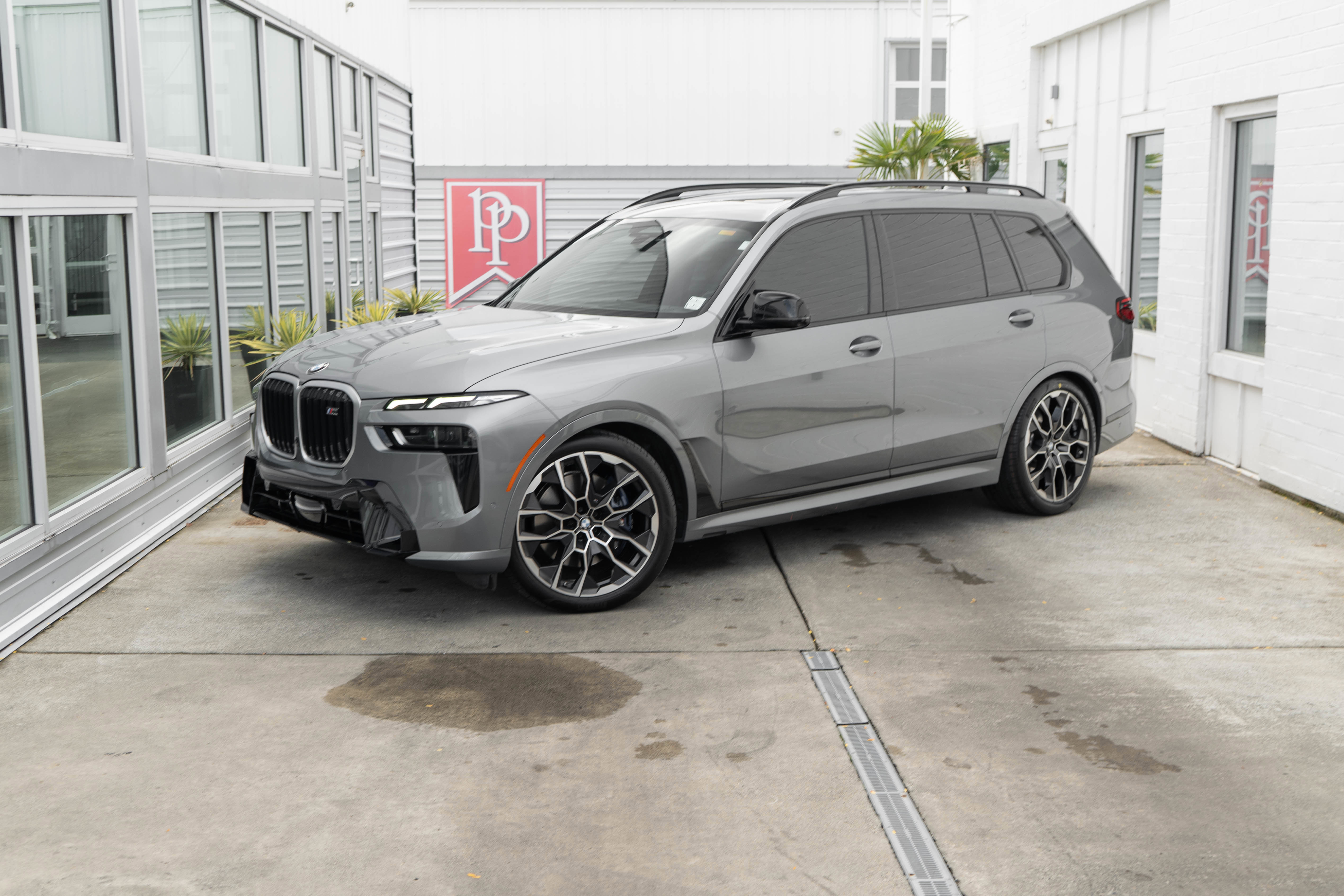 Used 2023 BMW X7 M60i image 2