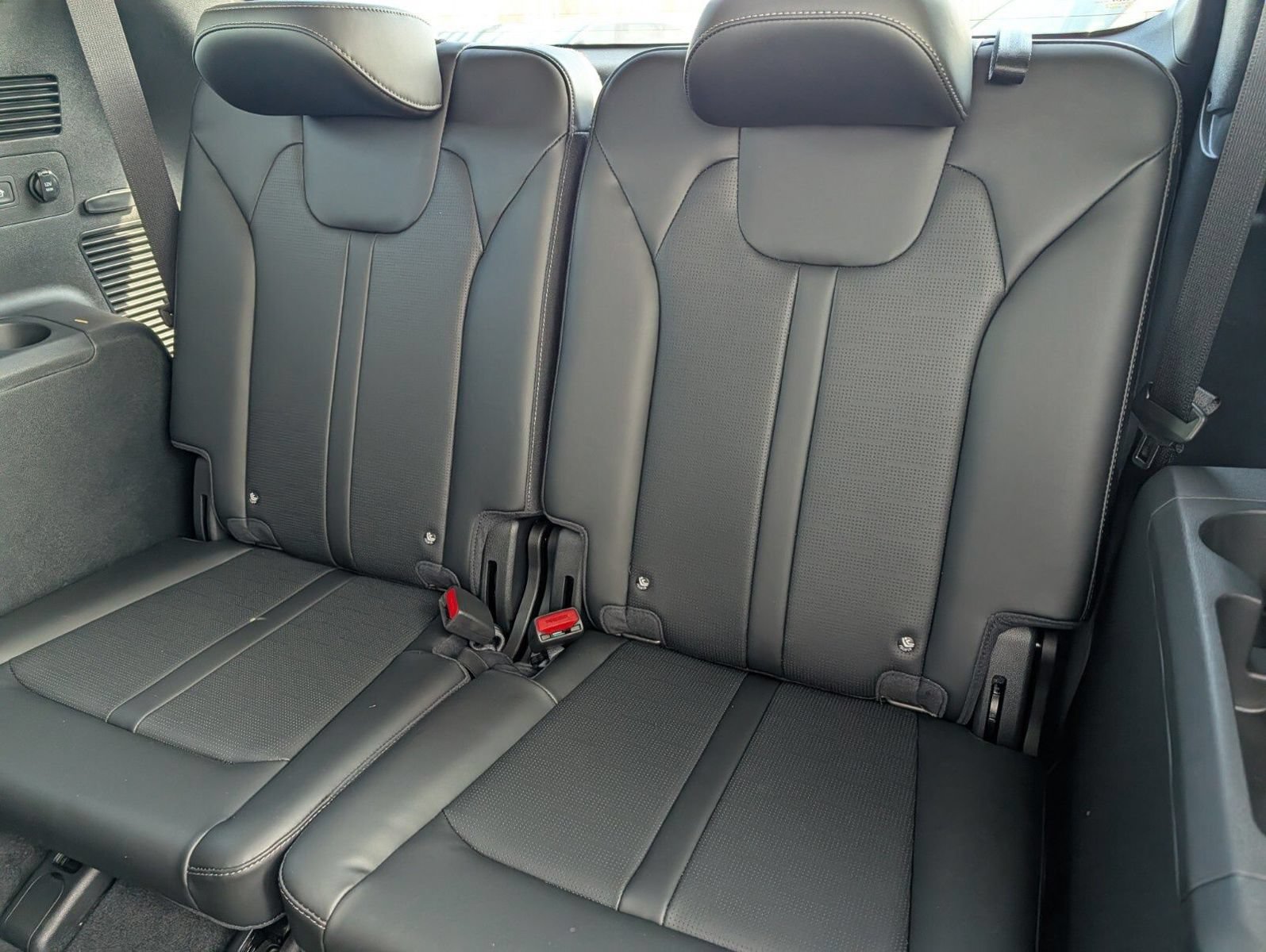 Used 2025 Kia Sorento S w/ Panoramic Sunroof Package FWD image 29