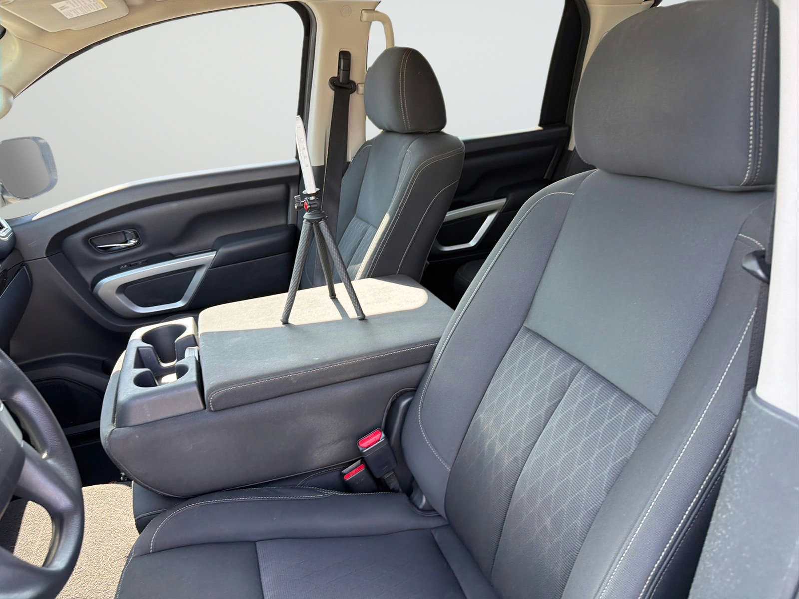 Used 2017 Nissan Titan SV RWD image 23